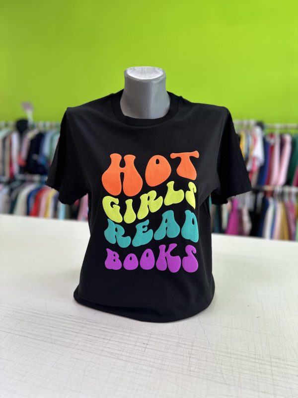 Унисекс тениска с надпис HOT GIRLS READ BOOKS