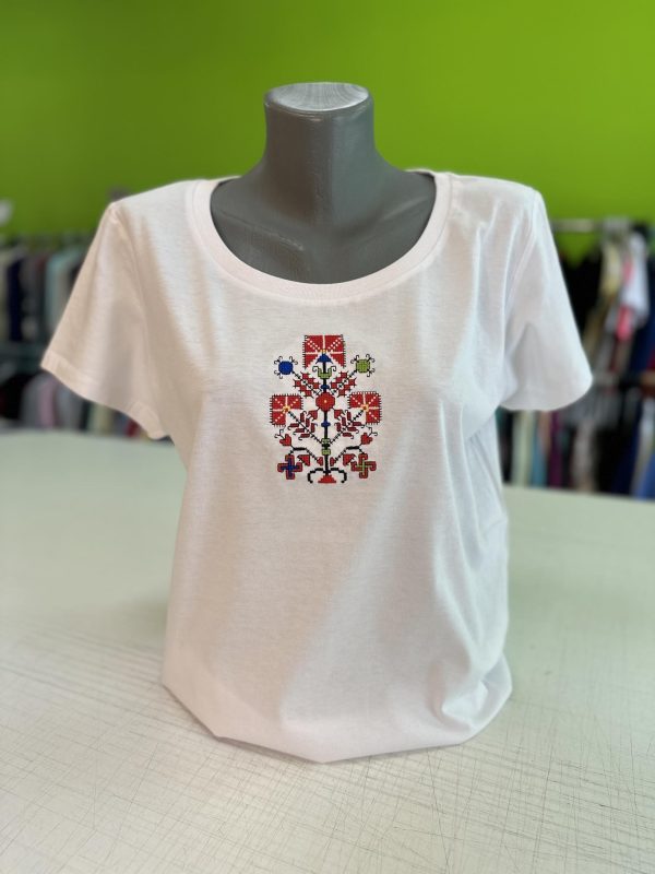 Дамска тениска с бродирана ШЕВИЦА 100