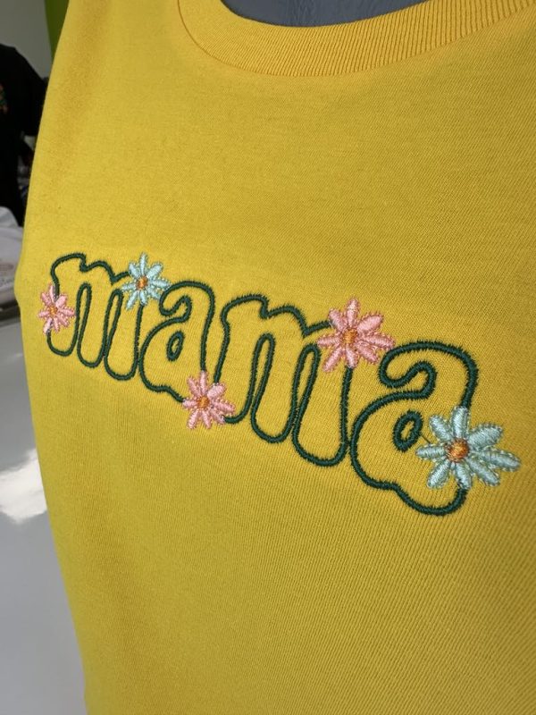 Дамска тениска с бродерия МАМА с цветя - Image 7