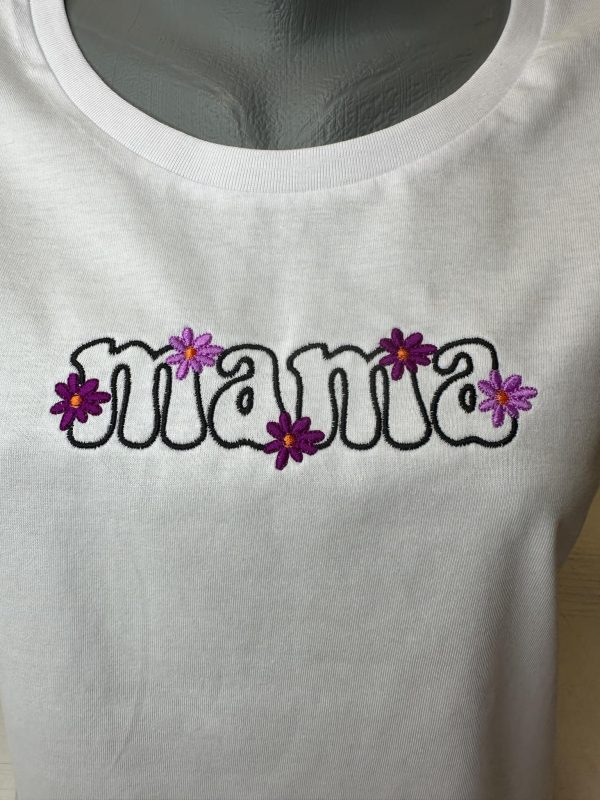 Дамска тениска с бродерия МАМА с цветя - Image 3