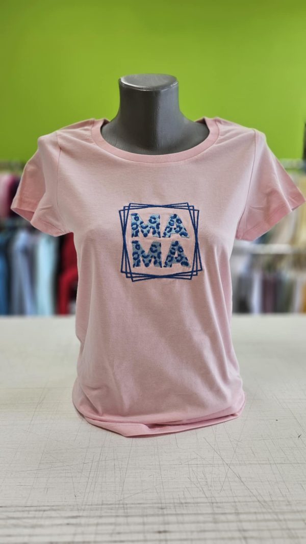 Дамска тениска с бродерия МАМА в рамка - Image 5