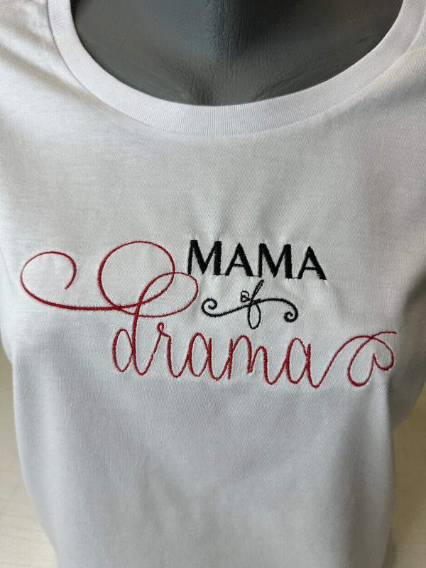 Дамска тениска с бродерия MAMA of Drama - Image 2