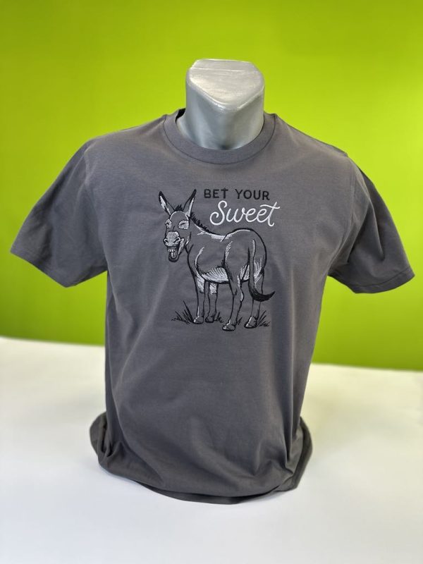 Тениска с бродерия BET YOUR SWEET
