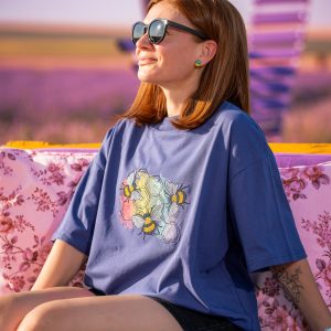 OVERSIZED тениска с бродерия ПЧЕЛИ